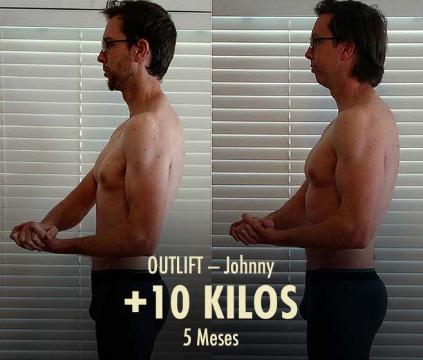 Antes y después del cambio físico de un hombre, de delgado a musculoso, al levantar pesas.