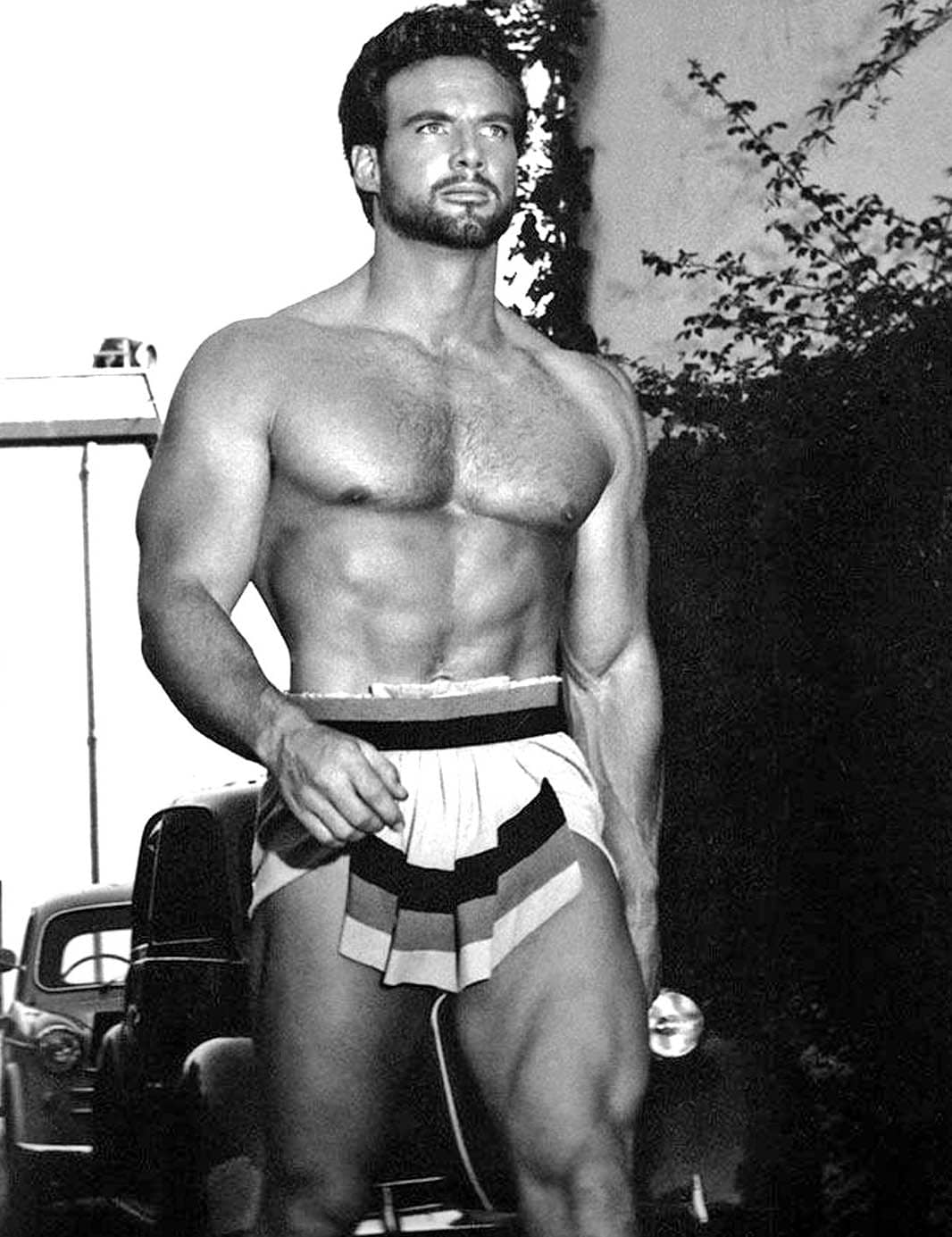 Photo of Steve Reeves with a natural FFMI of around 26.